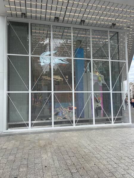 Vitrine de magasin Paris